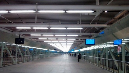 retrofit linear fluorescent to LED tubes